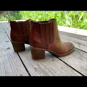 Sofft boots size 6